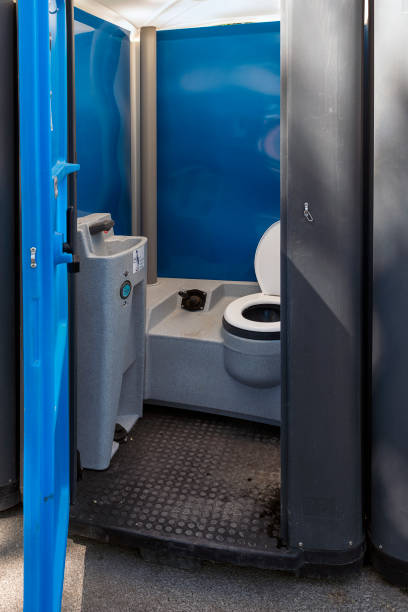 Best Porta potty delivery and setup  in Avon, IN